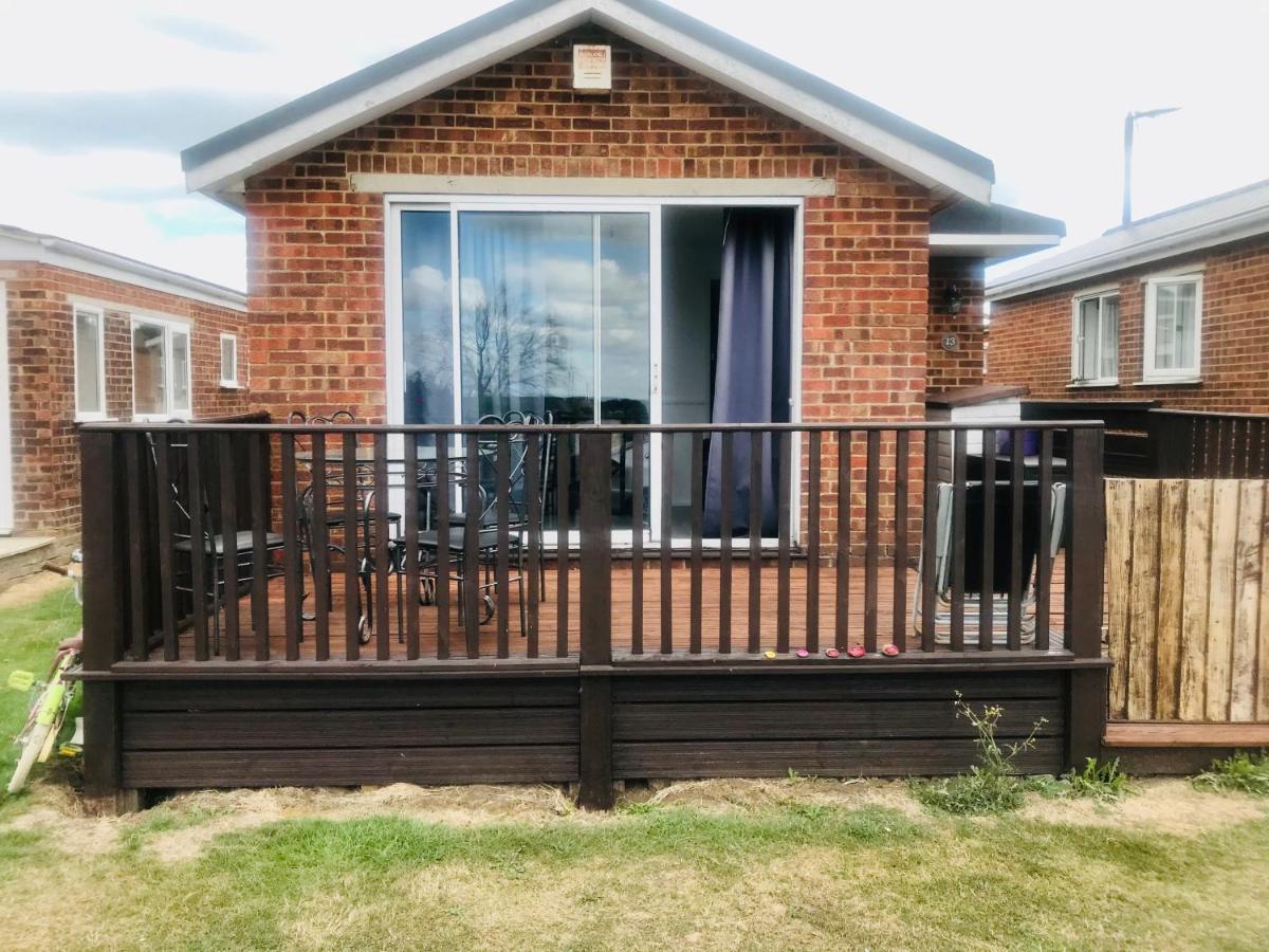 Leysdown-On-Sea Saddlebrook Holiday Park 3 Bedroom Brick Built Chalet Bungalow Екстер'єр фото